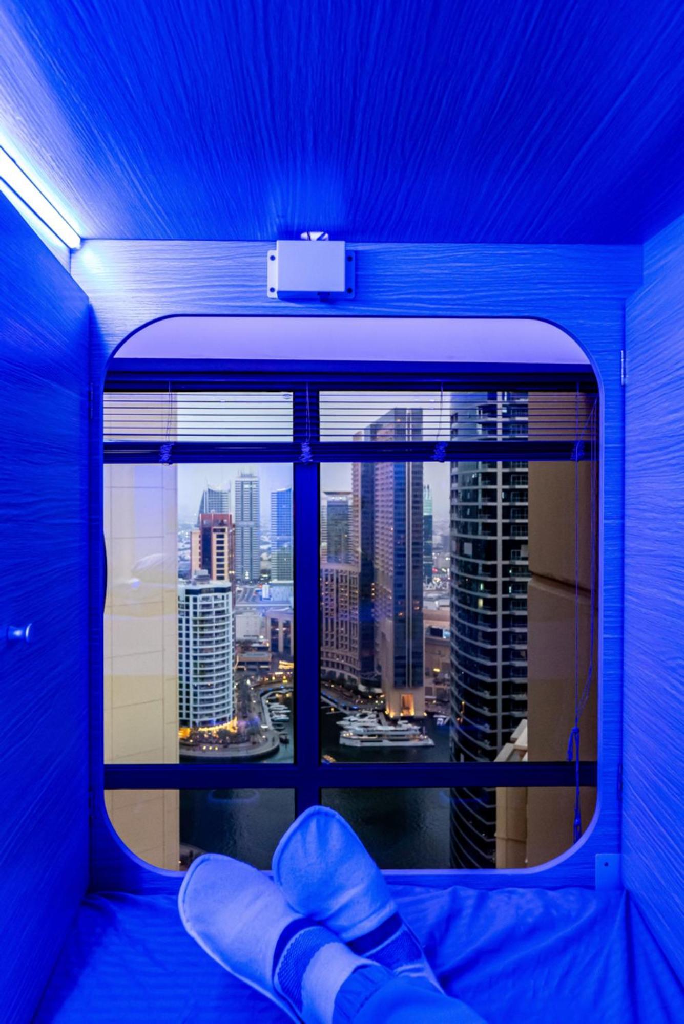 Hotel Berloga Capsule Jbr Dubai Exterior foto