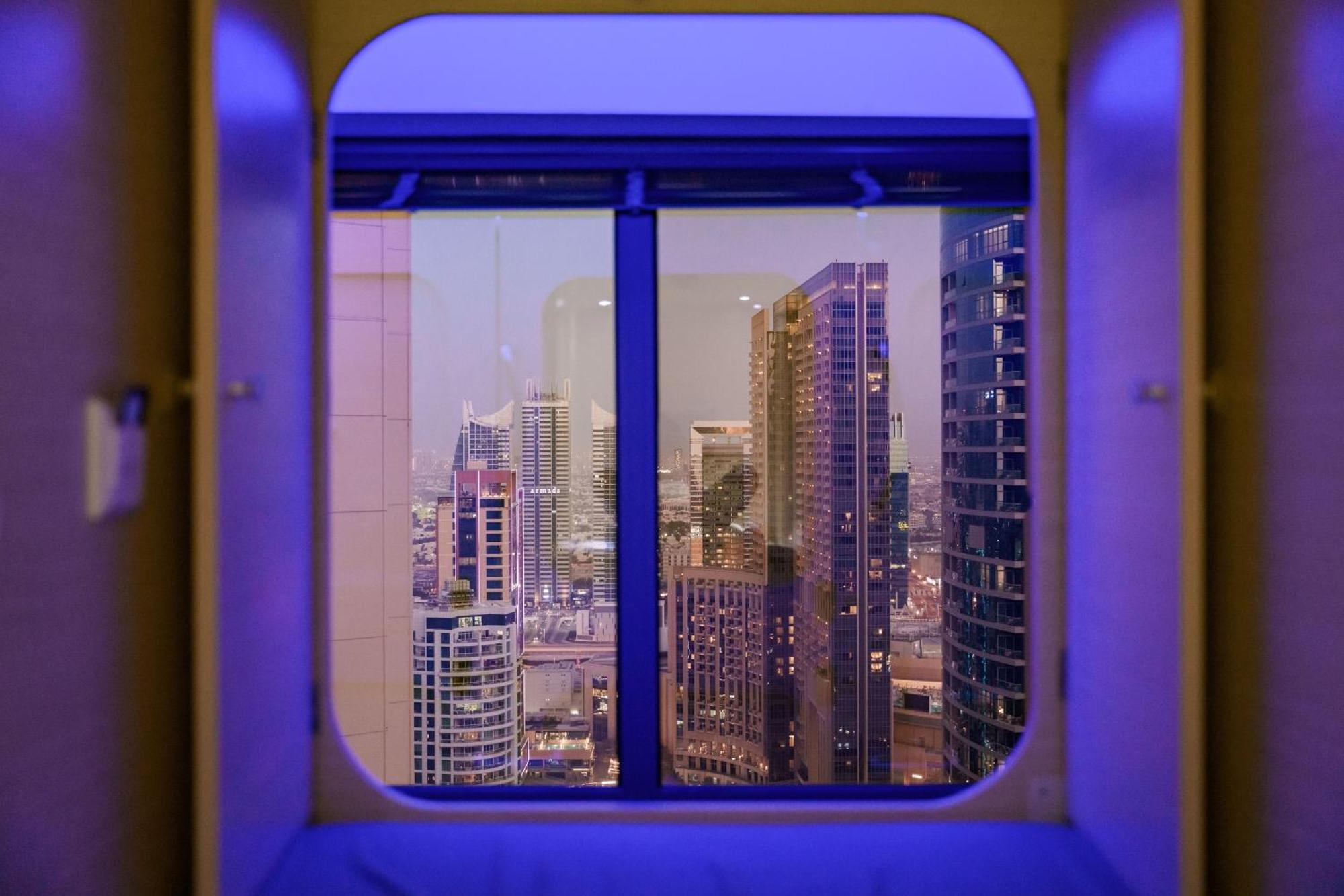 Hotel Berloga Capsule Jbr Dubai Exterior foto